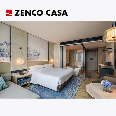 Les meubles de chambre d'hôtel comprennent un lit en bois massif et un minibar moderne.